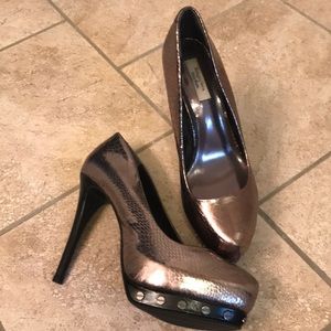 Simple Vera Vera Wang Heels